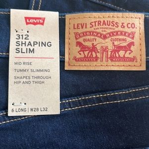 Women’s Levi 312 SLIM Jeans Size 6 Long